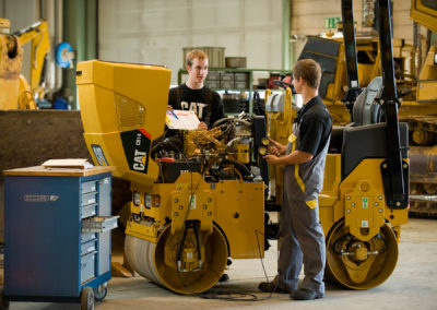 nie langeweile garantie-technik-abwechslung-handwerklich-traumjob-faszination-baumaschinenmechaniker-ausbildung baumaschinenmechaniker-beruf baumaschinenmechaniker-baumaschinen weiterbildung-baumaschinen-schwere maschinen-motoren-herausforderung