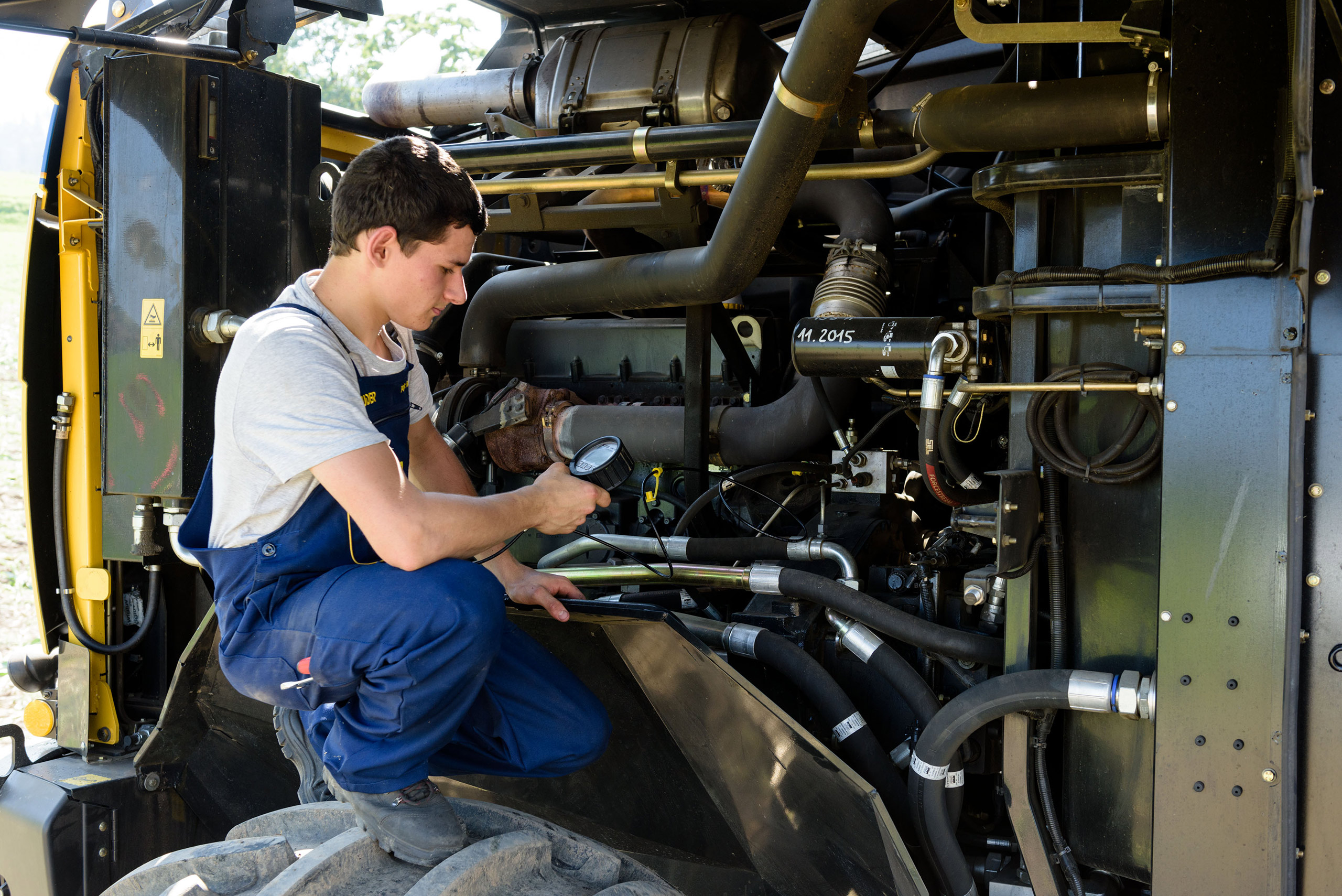 nie langeweile garantie-technik-abwechslung-handwerklich-traumjob-faszination-landmaschinenmechaniker-ausbildung landmaschinenmechaniker-beruf landmaschinenmecha-niker-landmaschinen weiterbildung-landmaschinen-technisches verstaendnis-leidenschaft-modernste technik