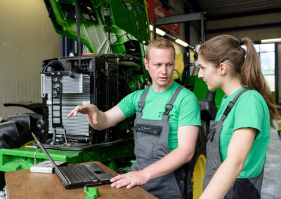 nie langeweile garantie-technik-abwechslung-handwerklich-traumjob-faszination-landmaschinenmechaniker-ausbildung landmaschinenmechaniker-beruf landmaschinenmecha-niker-landmaschinen weiterbildung-landmaschinen-technisches verstaendnis-leidenschaft-modernste technik