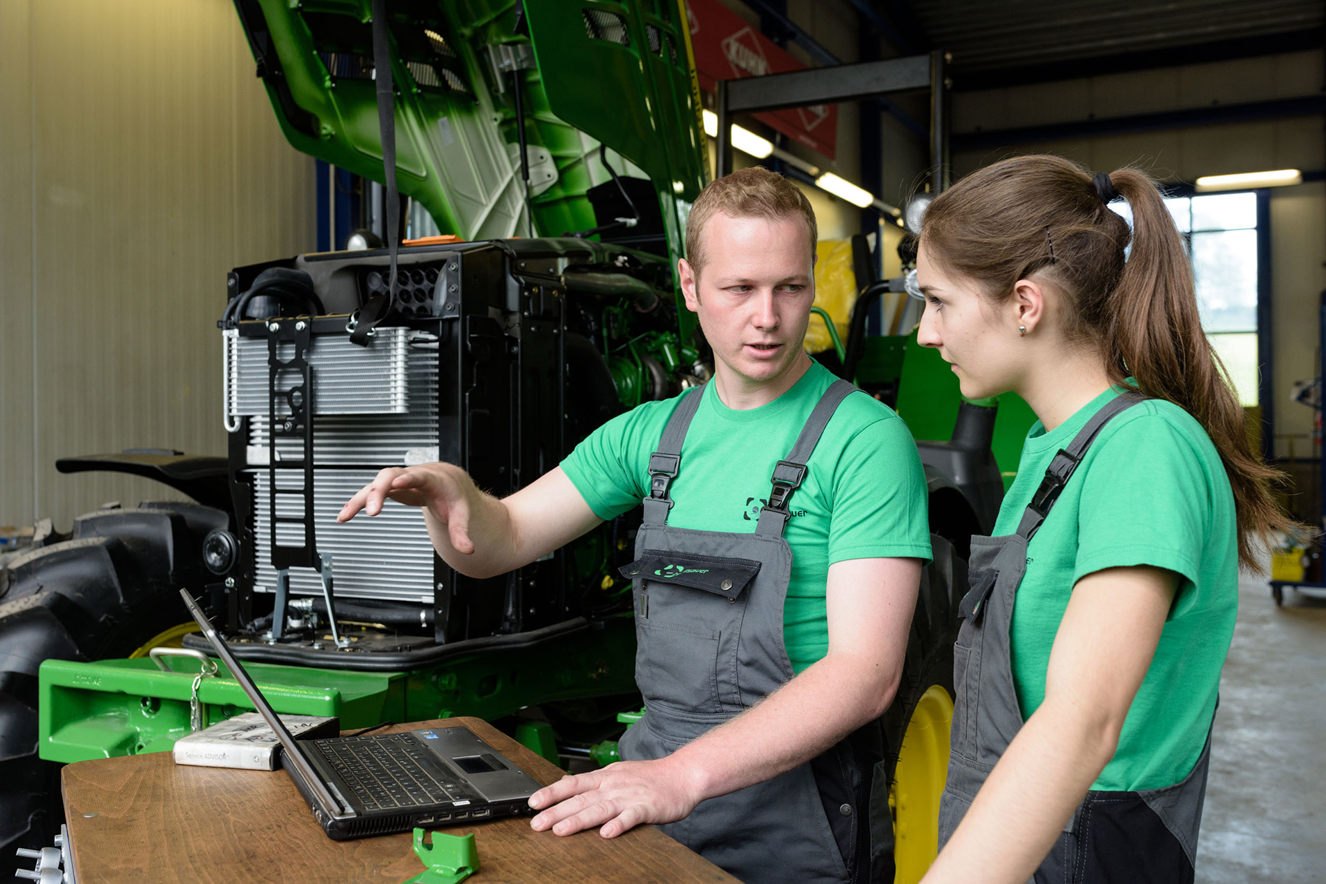 nie langeweile garantie-technik-abwechslung-handwerklich-traumjob-faszination-landmaschinenmechaniker-ausbildung landmaschinenmechaniker-beruf landmaschinenmecha-niker-landmaschinen weiterbildung-landmaschinen-technisches verstaendnis-leidenschaft-modernste technik